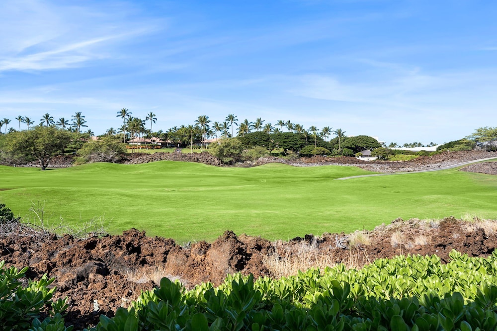 Walk to Restaurants/shopping - Excellent Golf Course Views - Private Beach Access - Vrkcv