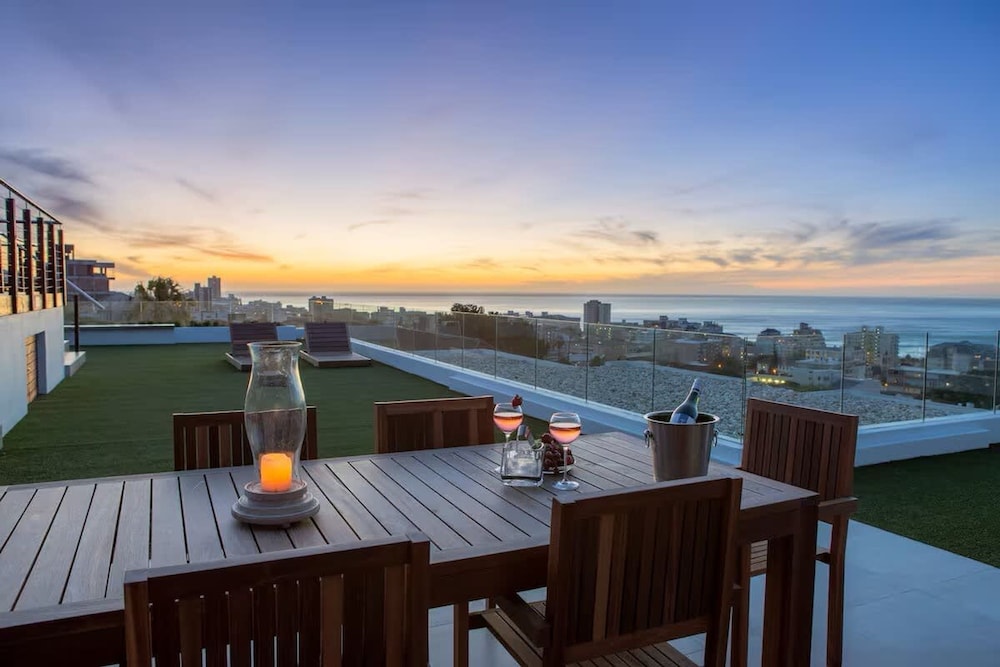 Deluxe Luxury 2 Bedroom Apartment Seapoint