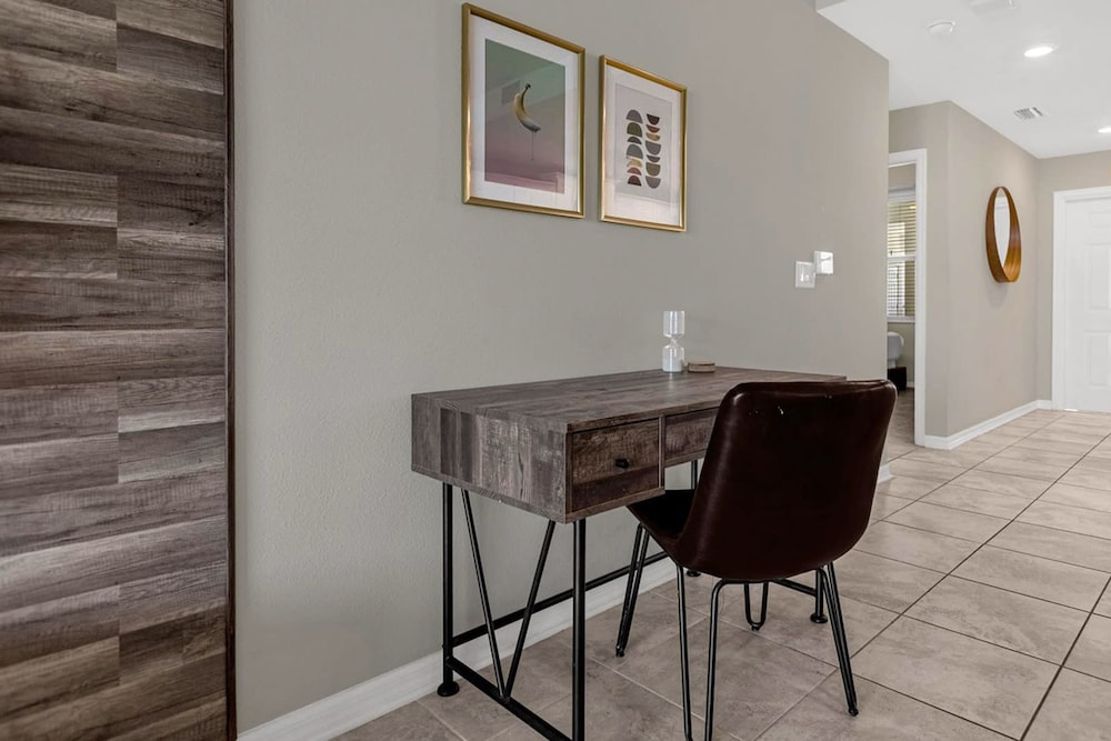 Upstay Stylish Condo w Patio Storey Lake Resort