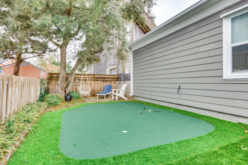 Walk to Beach: Cottage w/ Yard in Kure Beach!
