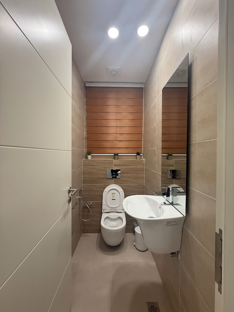 Kinville Suites - Cantonment Living