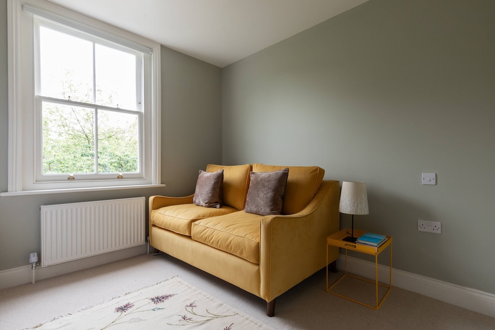 Brewster Gardens III by Onefinestay