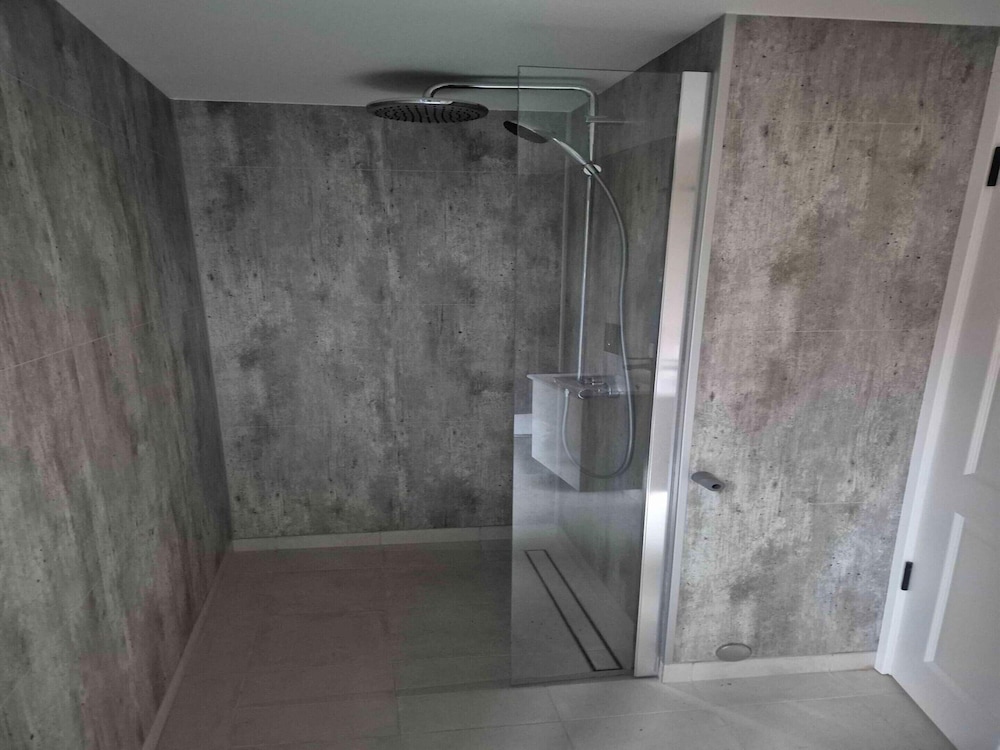 5 Star Holiday Home in Ronde