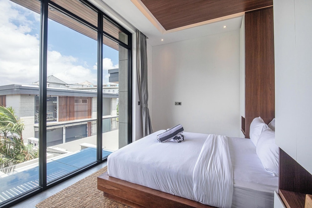 Exquisite 5BR Canggu Villa Steps From the Beach