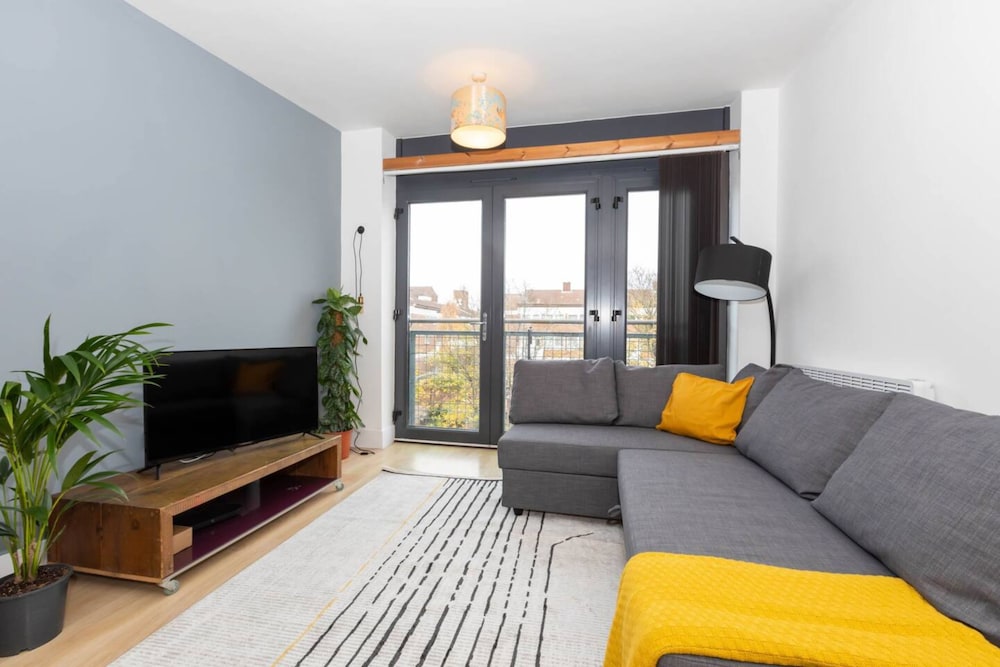 Lovely 1 Bedroom Flat Overlooking Canal in Hackney