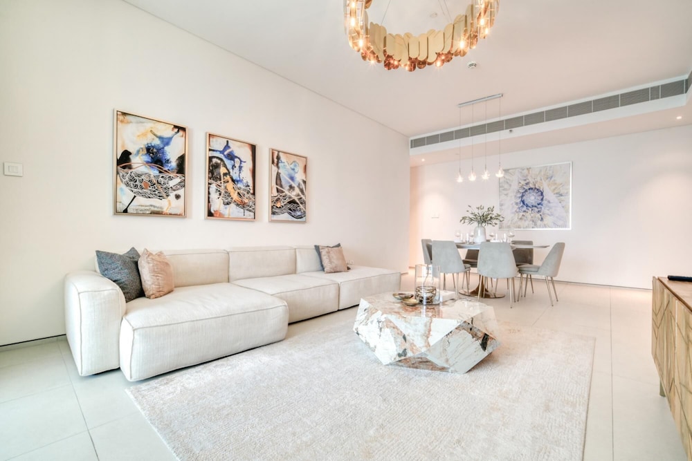 Serene Beachfront Ain Dubai View at Address JBR
