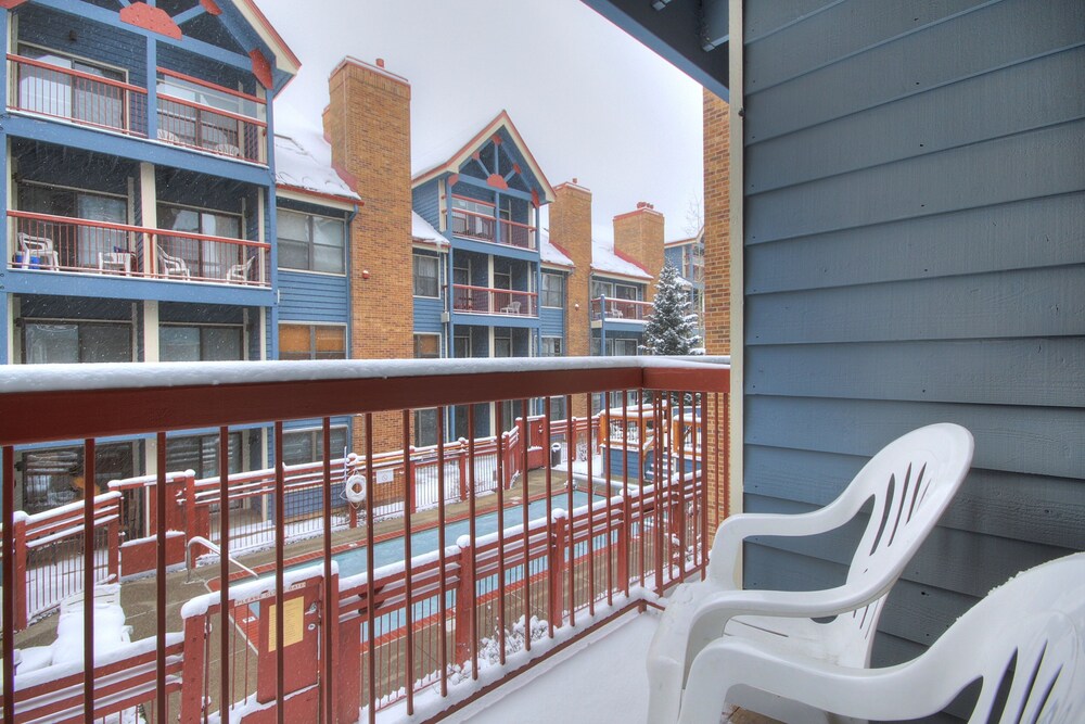 Hotel Quaint Studio in Heart of Breck Steps to Snowy Fun by RedAwning - Image 1
