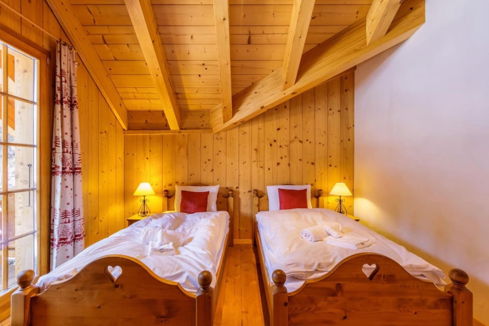Luxury 10 pax Chalet With Incredible Views Garage