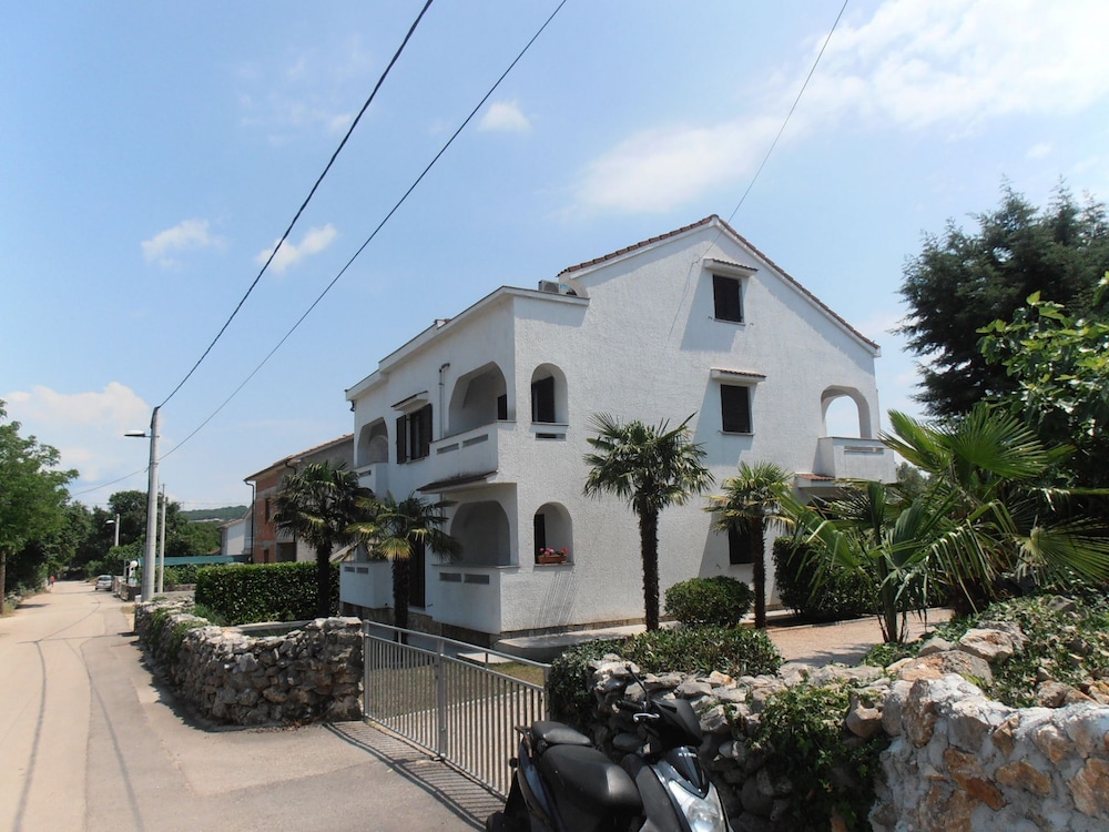 Dragica - With Kids Playground - A3 Lara view 5
