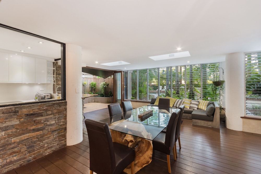 Luxury Pool Side Apartment in Beachfront Resort - Image 5