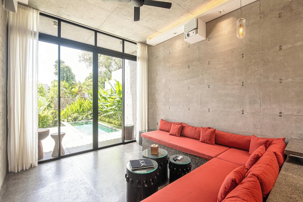 Modern 2BR Villa Enclosed Living Heart of Canggu
