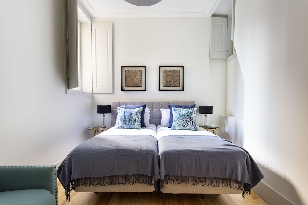 JOIVY Energetic 2BR Apt w/workspace, by the Santa Justa Lift, in Baixa view 3