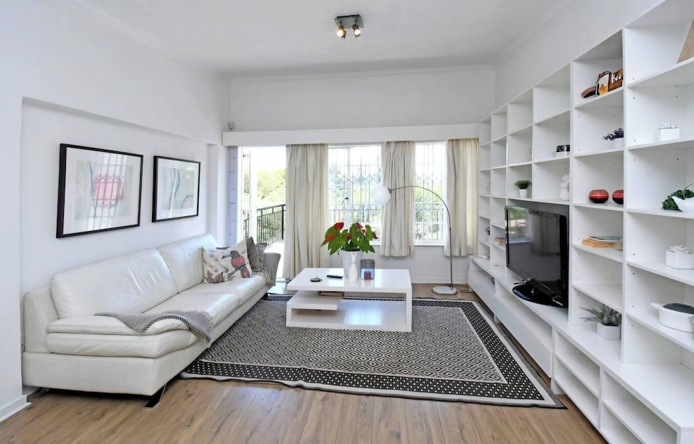 Cosy 2bed in Heart of Sandton