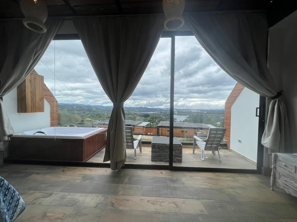 MONTECIELO HOSTING GUATAPE