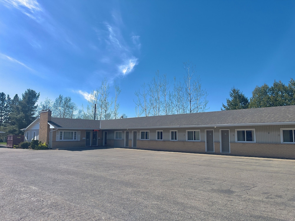 Adams Motel
