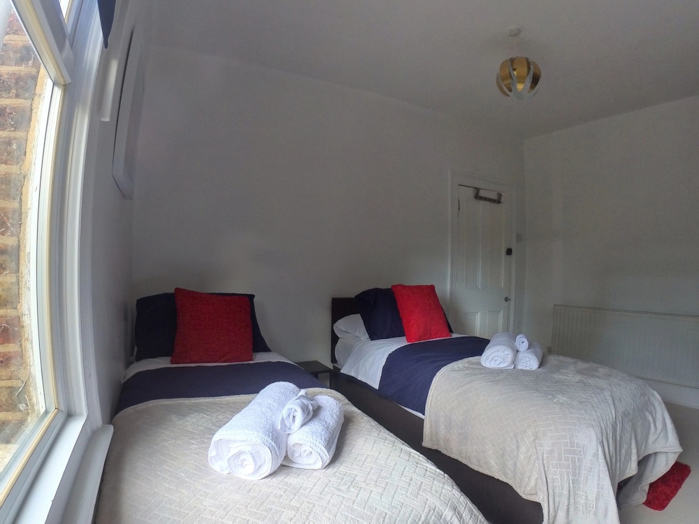Lovely Large London Apartment, Near Stratford