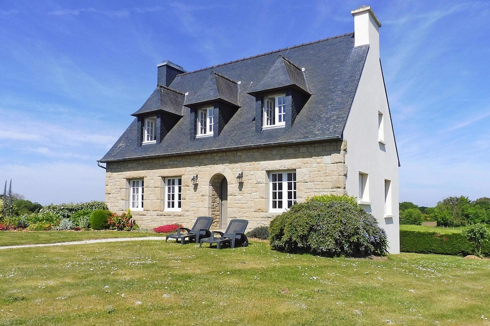 Holiday Home in Port-blanc Near Sandy Beaches
