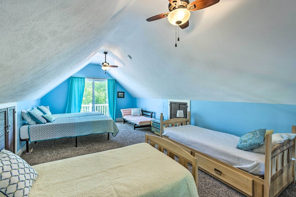 Breezy Silver Lake Getaway: Fishing Dock, Grill! view 4