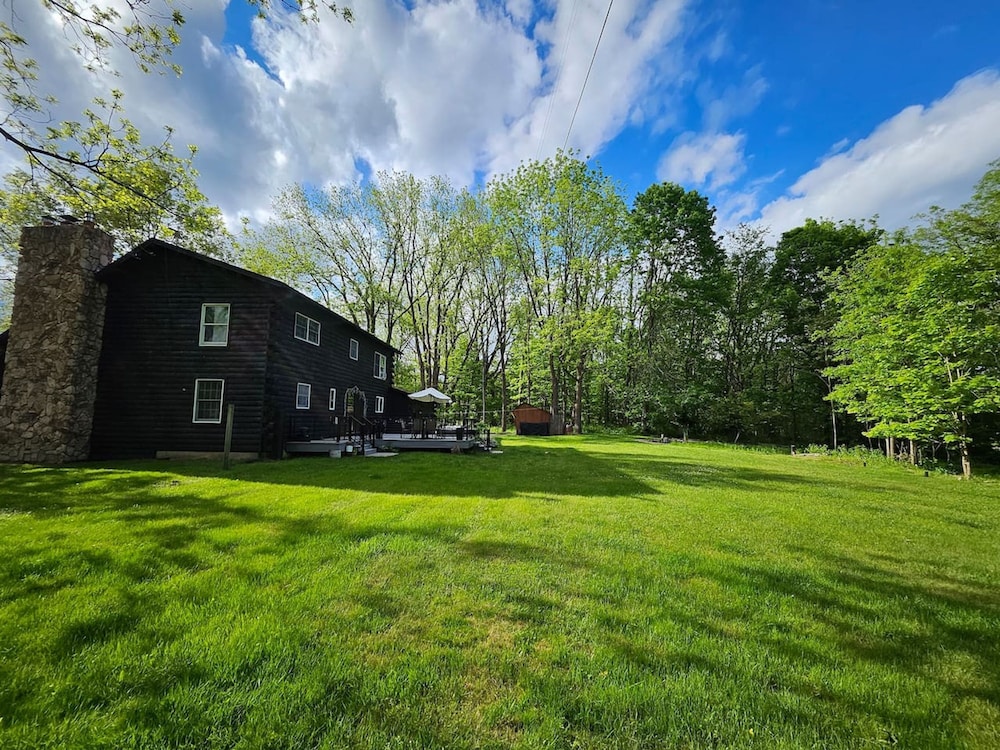 Rustic Modern Cabin w Hot Tub 1 5 hrs From NYC