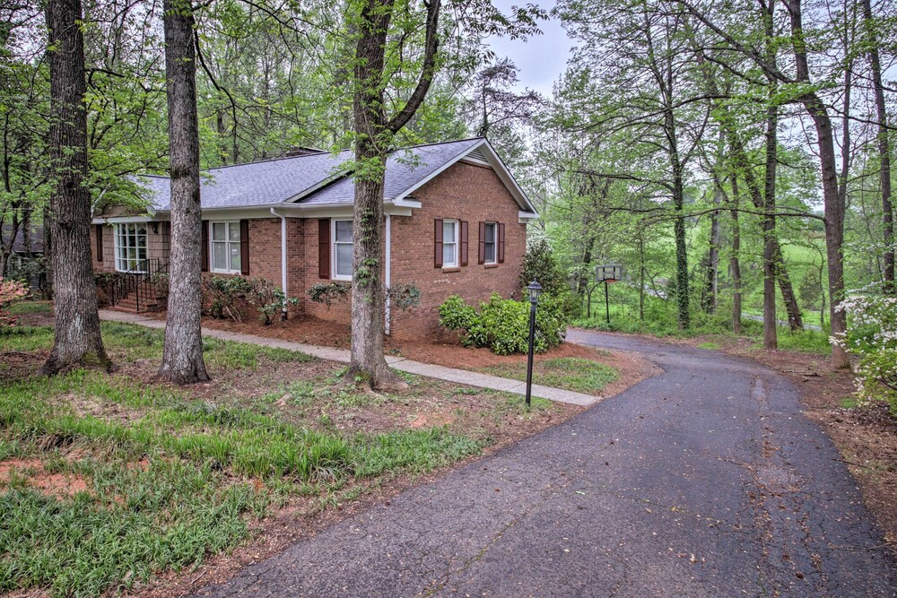 Spacious Family Home - 17 Miles to Winston-salem!, photo 7