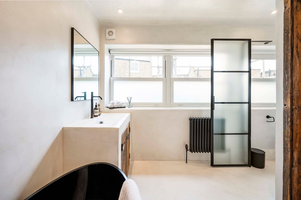 Long Term Stay- Notting Hill by Out of Office Lifestyle