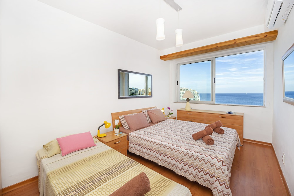 Spinola Bay Apartment by Getaways Malta photo 5
