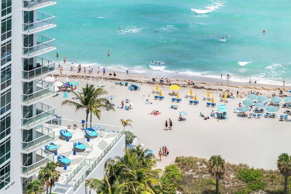 Sunny Balcony - Beautiful Stay for 2 With Ocean Views & Resort Amenities