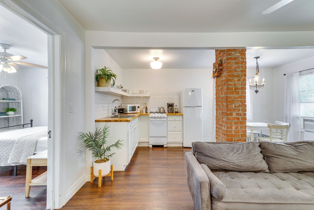 Heart of OKC Plaza District: Duplex Near Shops!