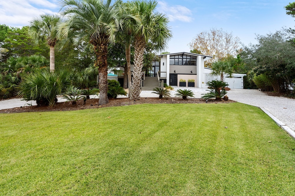 30A Florida Flashback by Avantstay Private Pool Golf Cart 3 Blocks to Beach