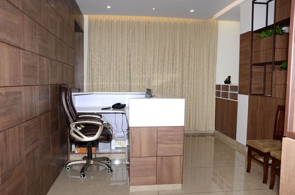 Lobby & Reception