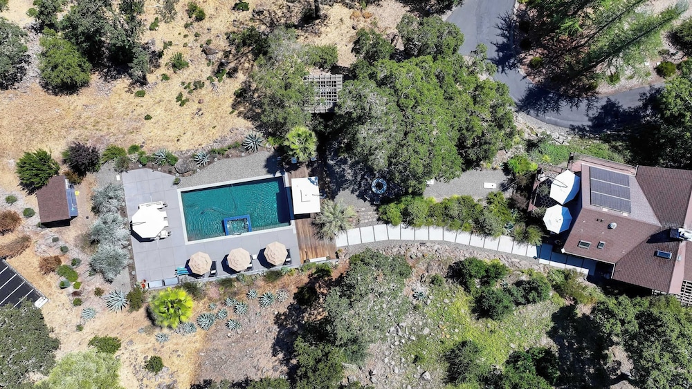 Kenwood Vista by Avantstay 7acres w/ Pool, Fire Pit, Vineyard Views