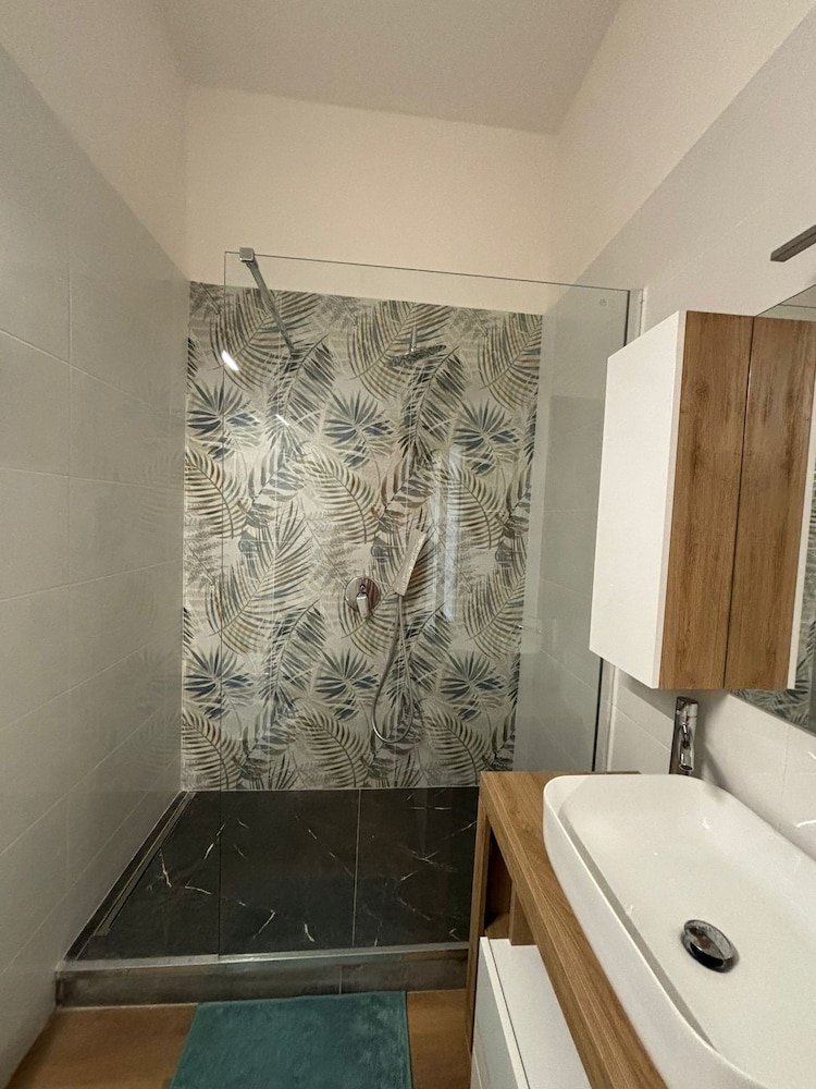Venini - Cozy 2 Bdroom Apartment in Loreto Area