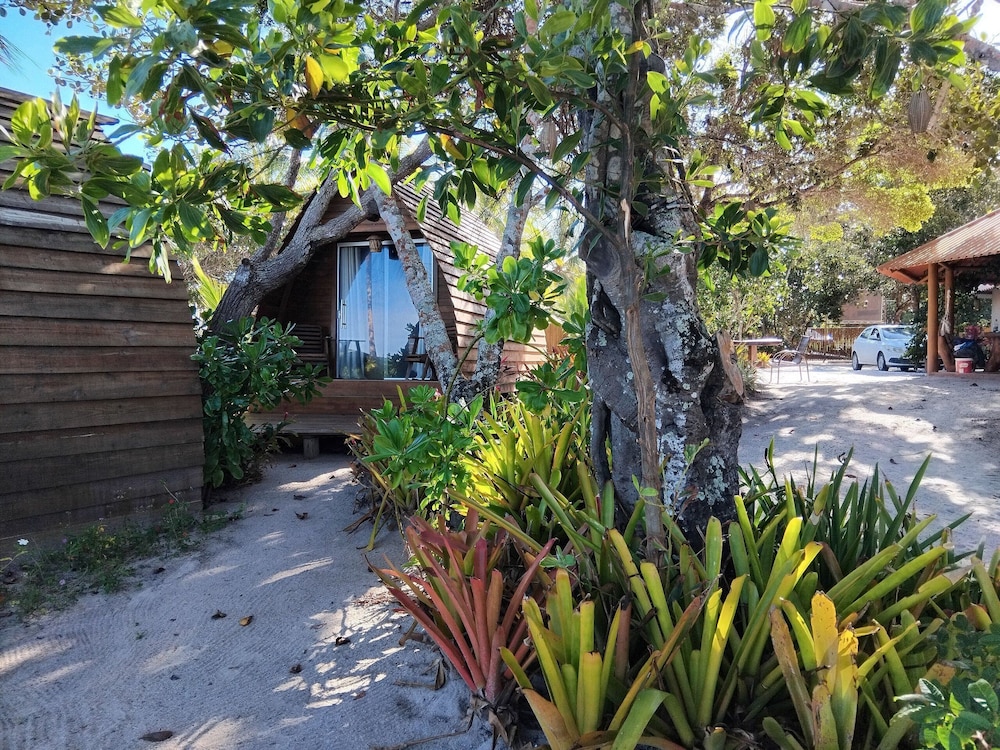 Beachfront Cabins in Bahia – OTX