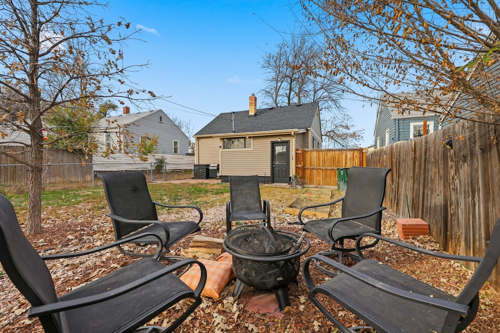 Cozy & Modern 3-bed Bungalow In Heart Of Greeley 3 Bedroom Bungalow