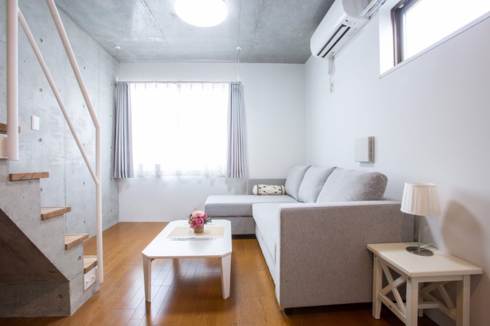 Laffitte Hirai Condominium Hotel