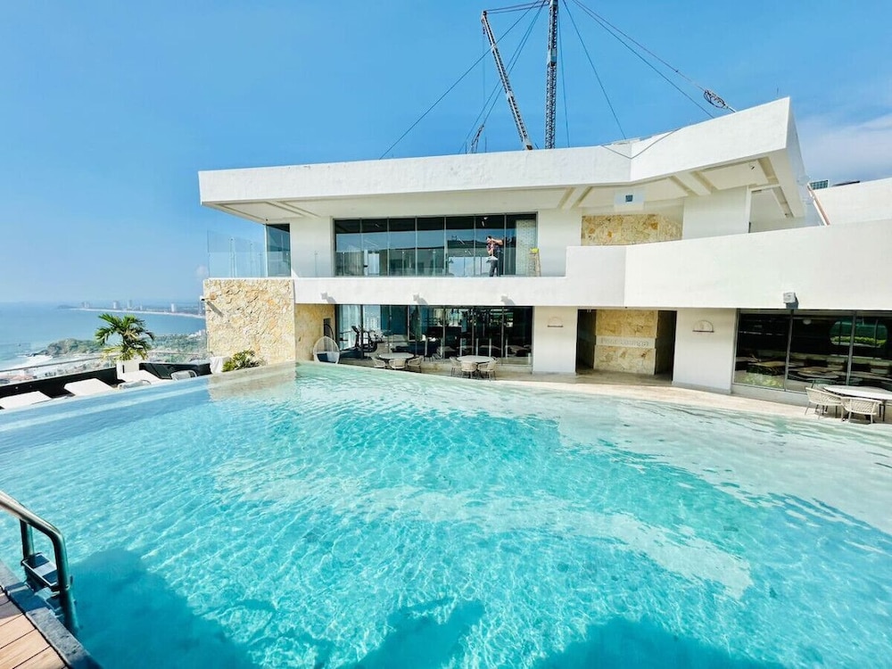 Torre Eleve Apartments