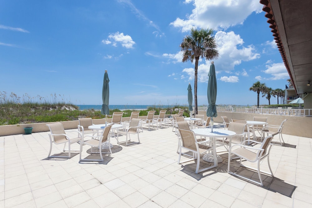 Jacksonville Beach Costa Verde 2319-102 by Distinctive Beach Rentals
