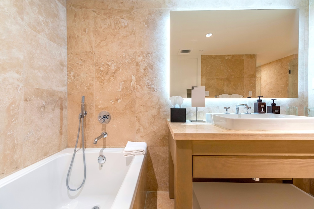 Luxury Vacation Rentals at 1 Hotel & Homes by LRMB