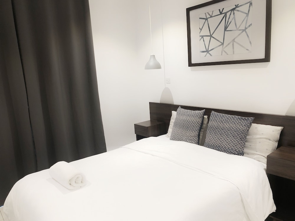 Splendid Apartments at Embassy Gardens