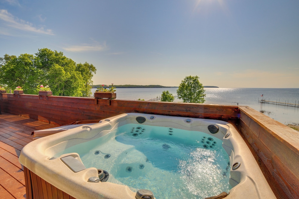 Prairie-style Home on Garden Bay w/ Deck + Hot Tub view 4