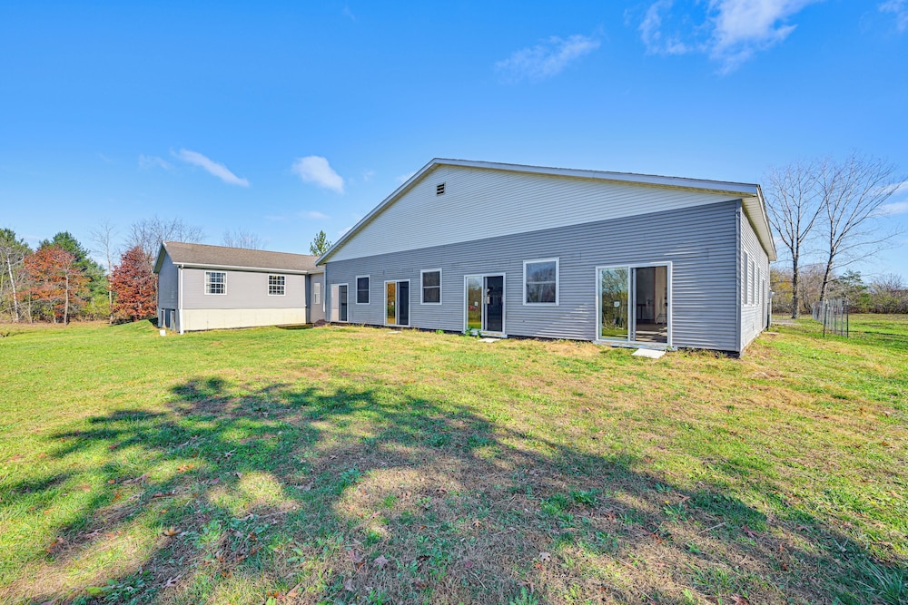 8-acre Bridgman Oasis: Pool, Hot Tub & Game Room