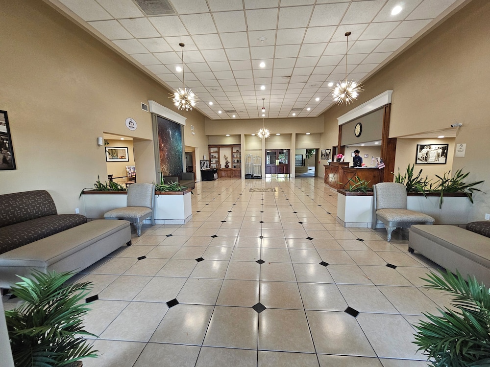 Roswell Vacations - Clarion Inn  Suites - Property Image 4