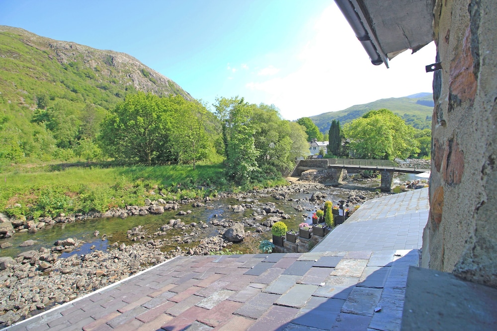 Riverbank Cottage