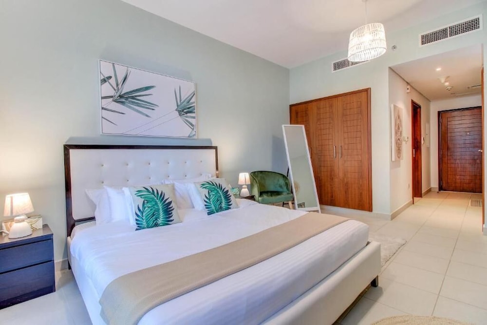 Durrani Homes - Luxurious Studio near Dubai Mall with pool view