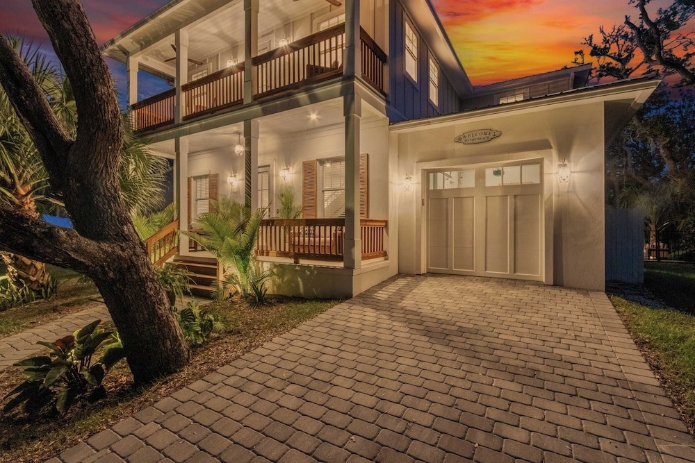 Serenity at Surfside by Avantstay Pool, Porches, Fire Pit & Arcade Near Vilano Beach