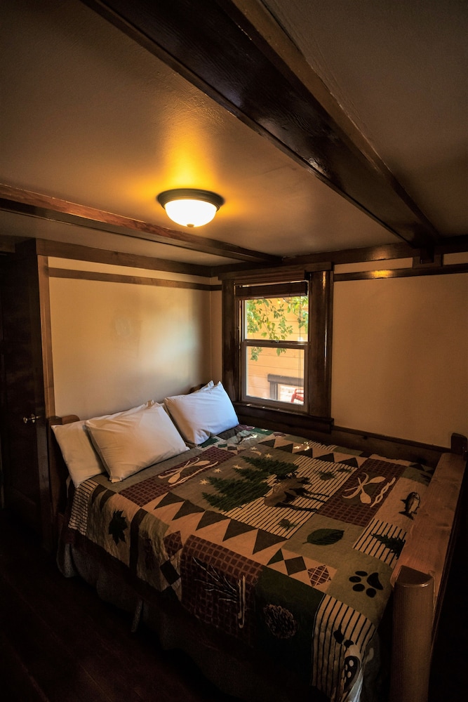Embers Lodge and Cabins
