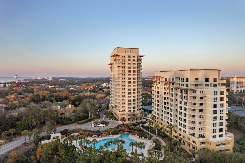 Miramar Beach Studio w/ Pool, Tennis & Walk to Beach Luau Eastern Sky