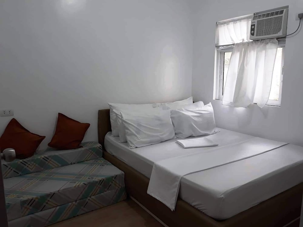 3 x 2BR each good for 12pax 3km to beach