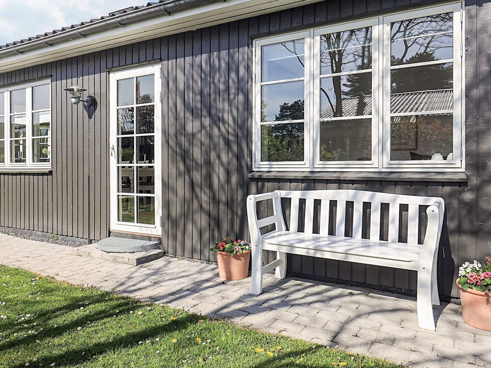 Cozy Summer House Near Ore Strand