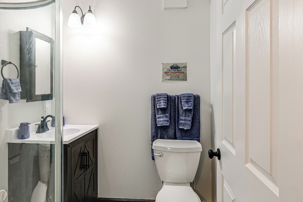 < 2 Mi to Dtwn: Pet-friendly Getaway in Fairbanks